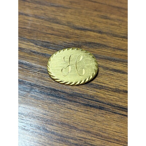 Vintage Initial H Engraved Script Letter GoldTone Oval Brooch Lapel Hat Vest Pin - Picture 2 of 5